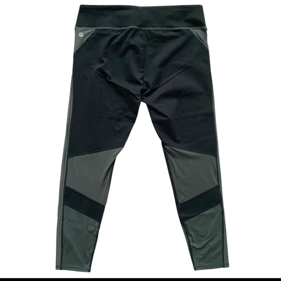 Fabletics Two-Tone Green Leggings - Picture 5 of 10